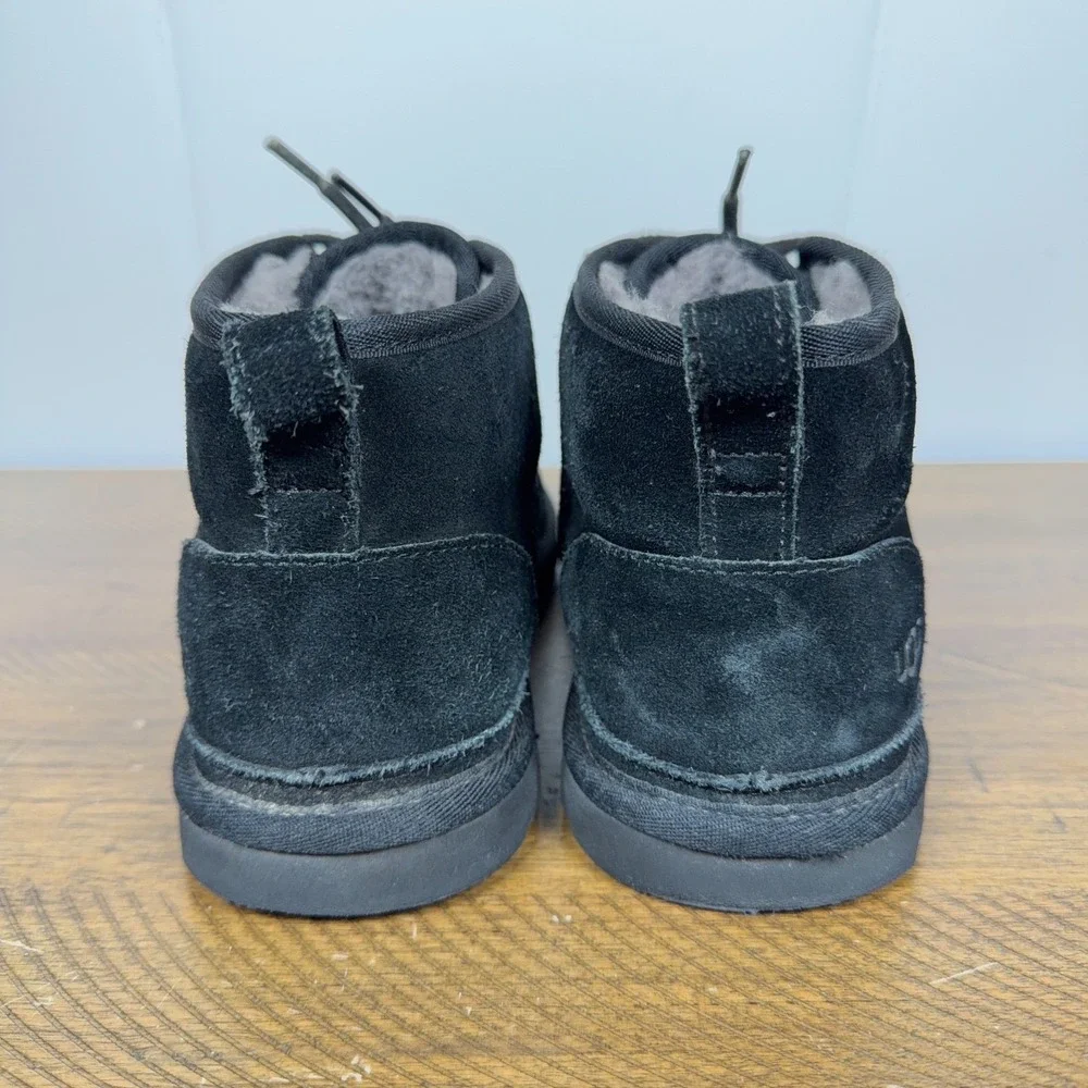 UGG Boots Mens 9 Black Suede Neumel Chukka Sheepskin Classic Lace Up‎ Ankle